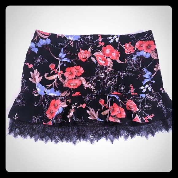 Who What Wear Dresses & Skirts - 5/$20 Who What Wear Black Floral Lace Trim Skirt Who What Wear Dresses & Skirts - 5/$20 Who What Wear Black Floral Lace Trim Skirt